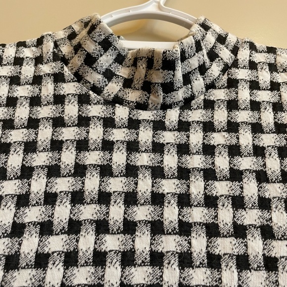 Rebel sugar, brand. Basket, weave, patterned, black and white, mock neck dress - Picture 2 of 4